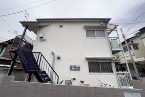 Unclassified image, 3 of 4, button - Shiinamachi house (Tokyo)