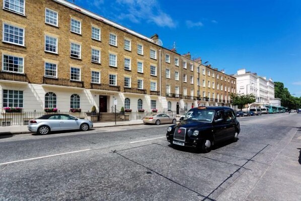 Room - Steps to Sloane Square (London)