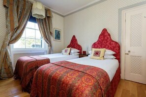 Room - Steps to Sloane Square (London)