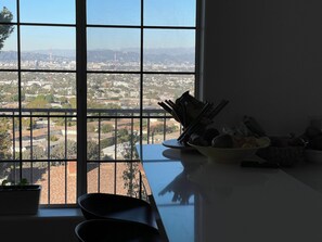 Interior - Hillside 4-bedroom house with Spectacular Views of Los Angeles & Hollywood Sign (Los Angeles)