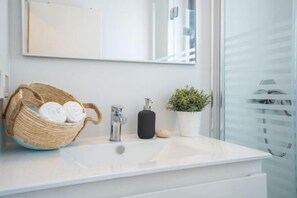 Iron/ironing board - Stylish Seaside Escape with Balcony (Nahariyya)