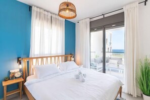 Room - Stylish Seaside Escape with Balcony (Nahariyya)