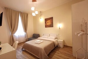 Unclassified image, 5 of 13, button - Casa di Serena (Venice)