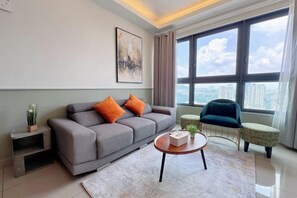 Room - KL Modern Family Suites • 3–4BR • Walk to MRT/Mall • Infinity Pool (Kuala Lumpur)