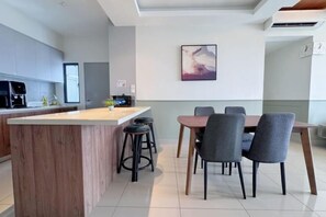 Room - KL Modern Family Suites • 3–4BR • Walk to MRT/Mall • Infinity Pool (Kuala Lumpur)