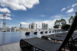 Outdoor pool - KL Modern Family Suites • 3–4BR • Walk to MRT/Mall • Infinity Pool (Kuala Lumpur)