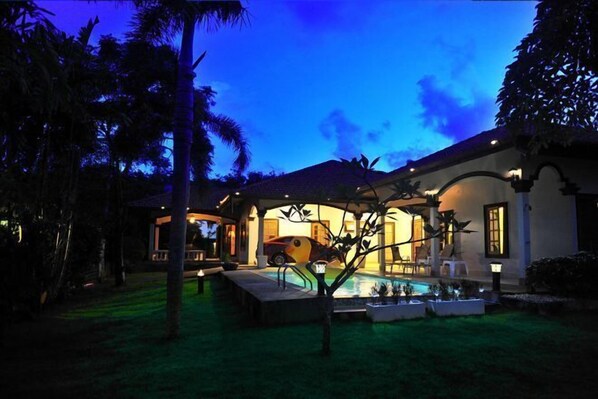 Outdoor pool - Kesorn Charming Authentic Thai Pool Villa Phuket (Phuket)