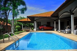 Kolam renang terbuka