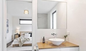 Bathroom - Lipscombe Mt Wellington view luxury house (Sandy Bay)