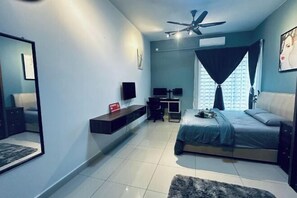 Room - Johor Cozy Home 2 Rooms & Easy Parking Fast WiFi ! (Plentong)