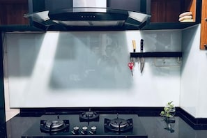 Private kitchen - Johor Cozy Home 2 Rooms & Easy Parking Fast WiFi ! (Plentong)