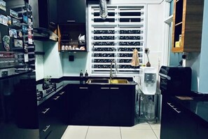 Private kitchen - Johor Cozy Home 2 Rooms & Easy Parking Fast WiFi ! (Plentong)