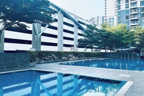 Outdoor pool - Johor Cozy Home 2 Rooms & Easy Parking Fast WiFi ! (Plentong)