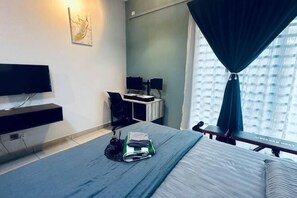 Room - Johor Cozy Home 2 Rooms & Easy Parking Fast WiFi ! (Plentong)