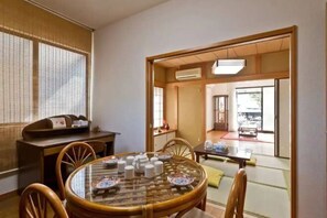 Dining - Cozy Japanese House , over 200M2, max 30 ppl. (Tokyo)