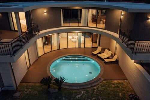 Luxury Villa in Jeju Private Pool Hot Tub