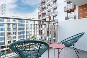 Room - Elite LUX Holiday Homes - Modern Style Studio Superior Facilities in Arjan, Dubai (Dubai)