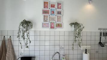 Kylskåp, mikrovågsugn, ugn och spishäll