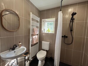 Shower, hair dryer, towels - Holiday Apartment at Conradhof 2 with Garden and Nature Views (Goch)
