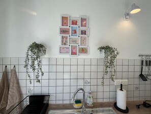 Fridge, microwave, oven, stovetop - Apartment 'Am Conradhof 2' with private terrace, private garden and Wi-Fi (Goch)