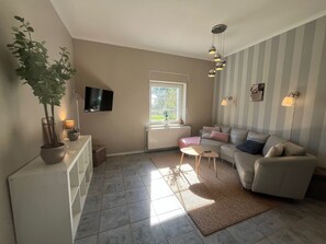 TV - Holiday Apartment at Conradhof 2 with Garden and Nature Views (Goch)