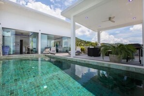 Outdoor pool - Villa Azur, 4 Bedrooms, Ocean View (Koh Samui)