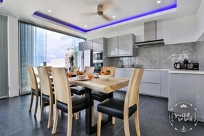 Cots/infant beds - Villa Azur, 4 Bedrooms, Ocean View (Koh Samui)