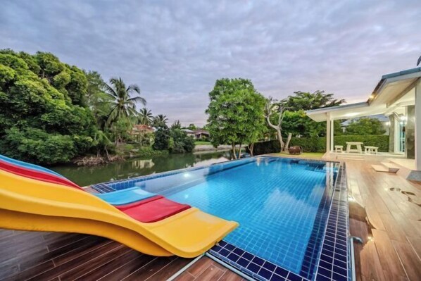 Outdoor pool - Shark House - Family Pool Villa (Klaeng)