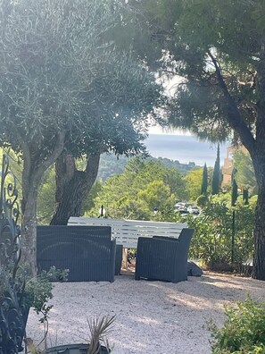 Property grounds - Villa for rent for eight people with swimming pool and view of Saint-Tropez (Roquebrune-sur-Argens)