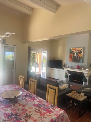 Dining - Villa for rent for eight people with swimming pool and view of Saint-Tropez (Roquebrune-sur-Argens)