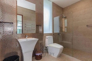 A bathroom with a sink, toilet, and shower. - Unique Pool Villa with 5 Bedrooms and Sea View (PM-C1) (Hua Hin)