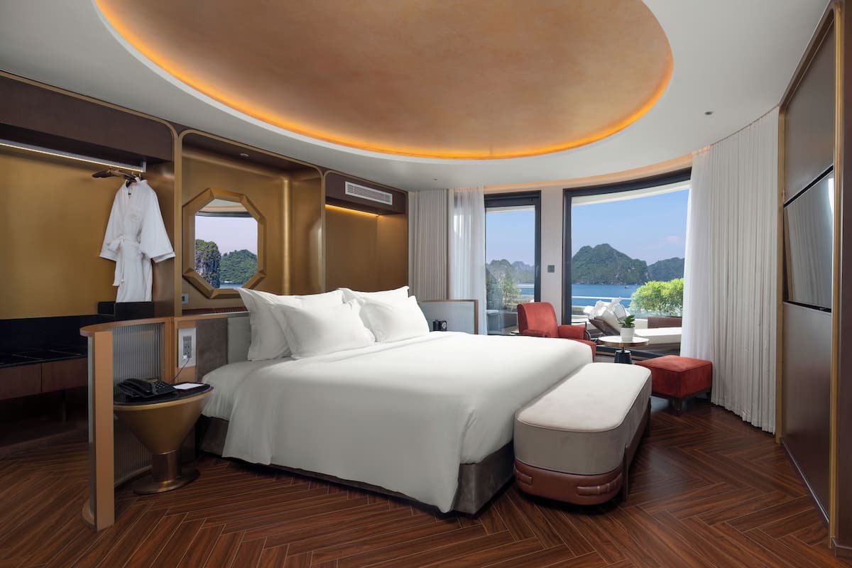 Suite Premier, balcón, vista al océano | Artículos del minibar gratis y caja de seguridad en la habitación