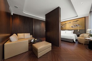 Junior-Suite, Balkon, Meerblick | Minibar (mit einigen kostenlosen Artikeln), Zimmersafe