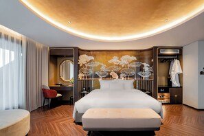 Royal Suite, Balcony, Ocean View | Free minibar items, in-room safe, soundproofing, iron/ironing board - Sea Stars Premium Cruises (Ha Long)