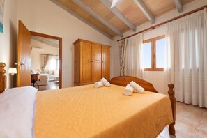 Room - GINA - Nice house with private pool and Free Wifi (Algaida)