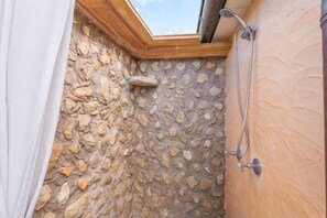 Room - REYNES - Rustic villa with private pool and free Wi-Fi (Pollensa)