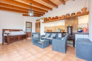 Room - REYNES - Rustic villa with private pool and free Wi-Fi (Pollensa)