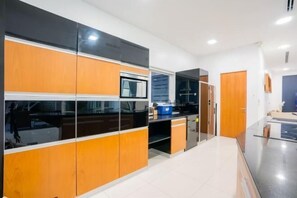 Private kitchen - Spacious 7BR VVP31.18 Jomtien Beach 900m Pattaya (Pattaya)