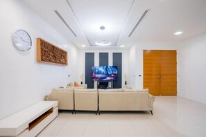 Living area - Spacious 7BR VVP31.18 Jomtien Beach 900m Pattaya (Pattaya)