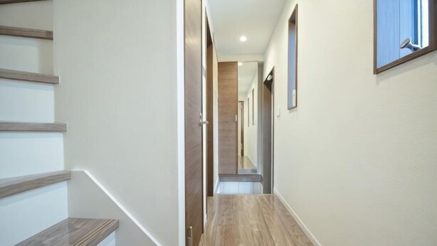 A hallway with wooden steps and a light-colored floor, leading to a room with a door at the end. - QiQi House Serenity~Private Near Asakusa & Skytree (Tokyo)