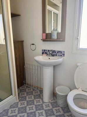 House, 3 Bedrooms, Accessible, Ocean View | Bathroom - Beautiful Van, Beaches, Accessible pet f (Exmouth)