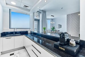 Cribs/infant beds - bnbme Noora Tower's Gem w/ Pool, Business Bay (Dubai)