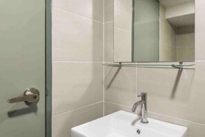 Room - Pinnacle Duplex@5m Walk to Paradigm Mall+WIFI (Petaling Jaya)