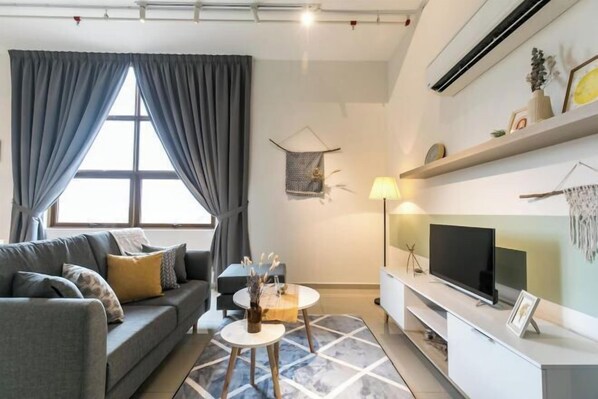 Room - Pinnacle Duplex@5m Walk to Paradigm Mall+WIFI (Petaling Jaya)