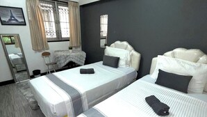 Unclassified image, 3 of 40, button - Ree House (Bangkok)
