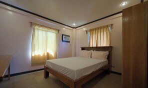 Room - Carabao Island Beach Camp (San Jose)