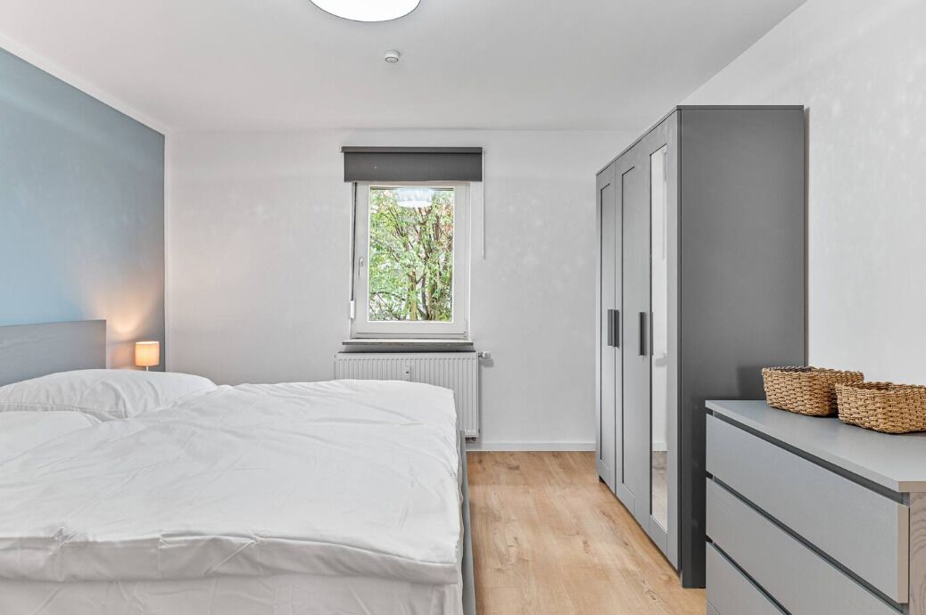 Iron/ironing board, internet, bed sheets