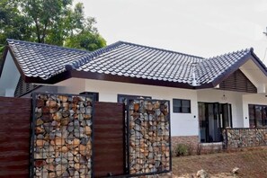 Unclassified image, 2 of 18, button - Sierra by Semusim Villa (Cipanas)