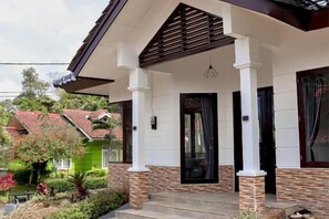 Unclassified image, 3 of 18, button - Sierra by Semusim Villa (Cipanas)