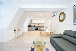 Room - Eldon Chambers Flat 2 by City Living London (London)